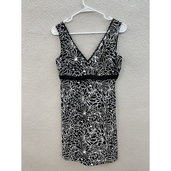 Womens Connected Apparel Dress Size 6 Petite Black and White Floral V-Neck - Picture 1 of 11
